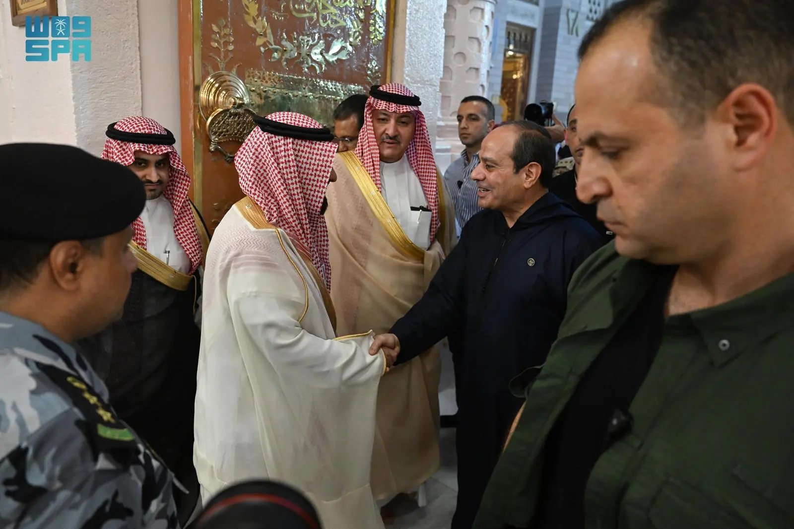 الرئيس المصري يزور المسجد النبوي