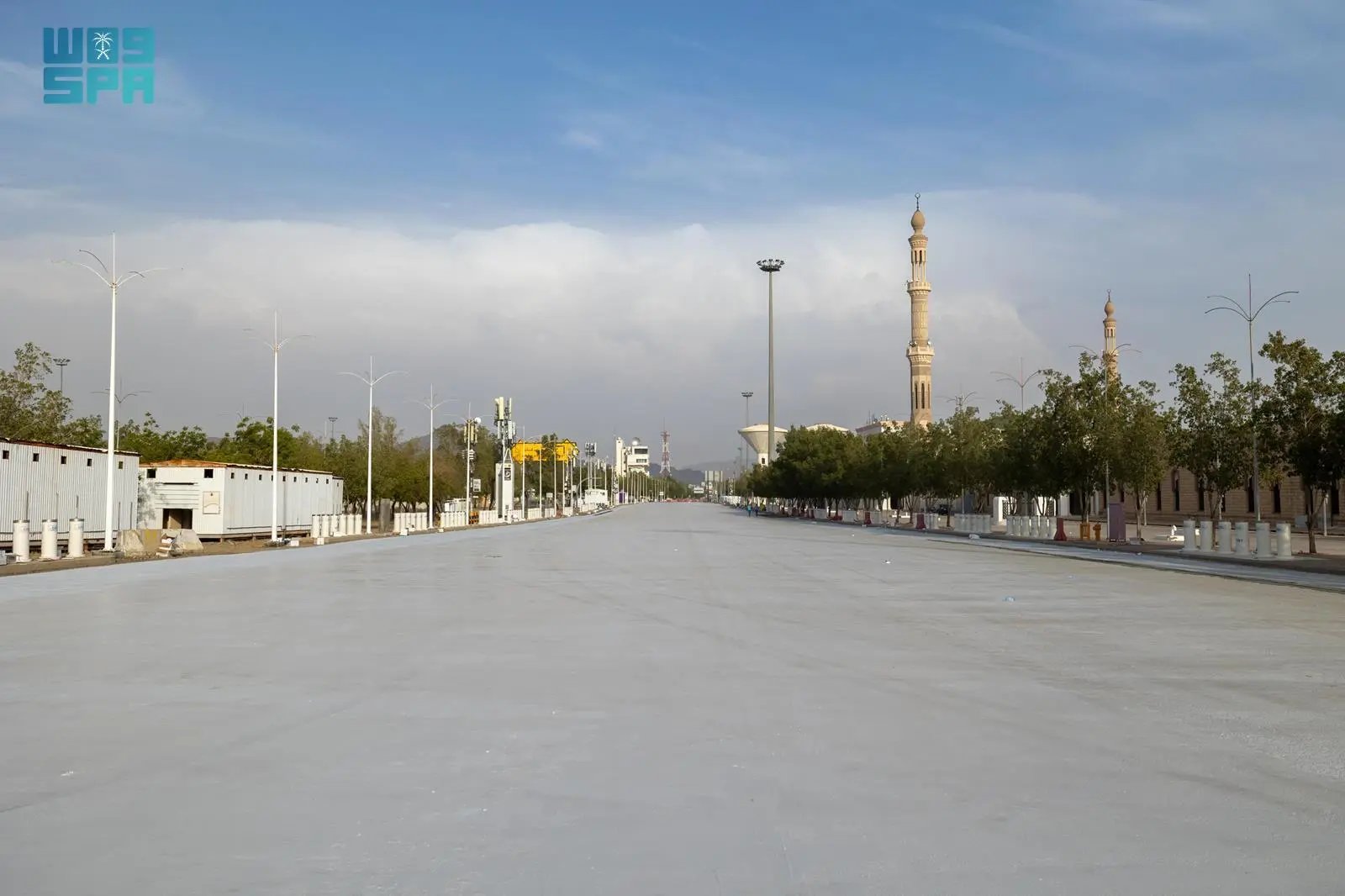 طلاء لتبريد المنطقة المحيطة بمسجد نمرة لخفض درجات الحرارة