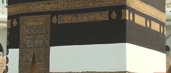 كسوة الكعبة المشرفة الجديدة تصل الحرم في العاشرة مساء اليوم لبدء مراسم التغيير