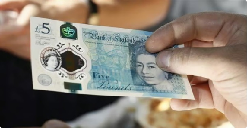 الجنيه الإسترليني يرتفع مقابل الدولار واليورو