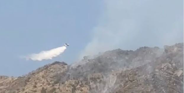 أمير الباحة يوجه بتكثيف الجهود لسرعة إخماد حريق في أحد الجبال