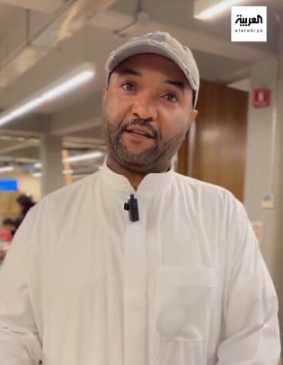 من الهواية إلى الإبداع.. فنان سعودي يتفوق بفن البيروغراف