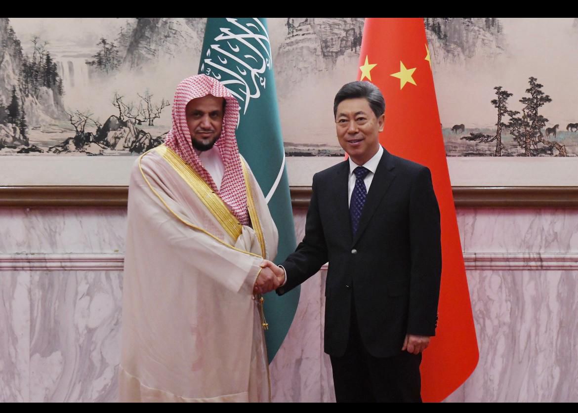 النائب العام يبحث مع مسؤول صيني تطوير الأنظمة القانونية وتحديث الإجراءات القضائية في كلا البلدين