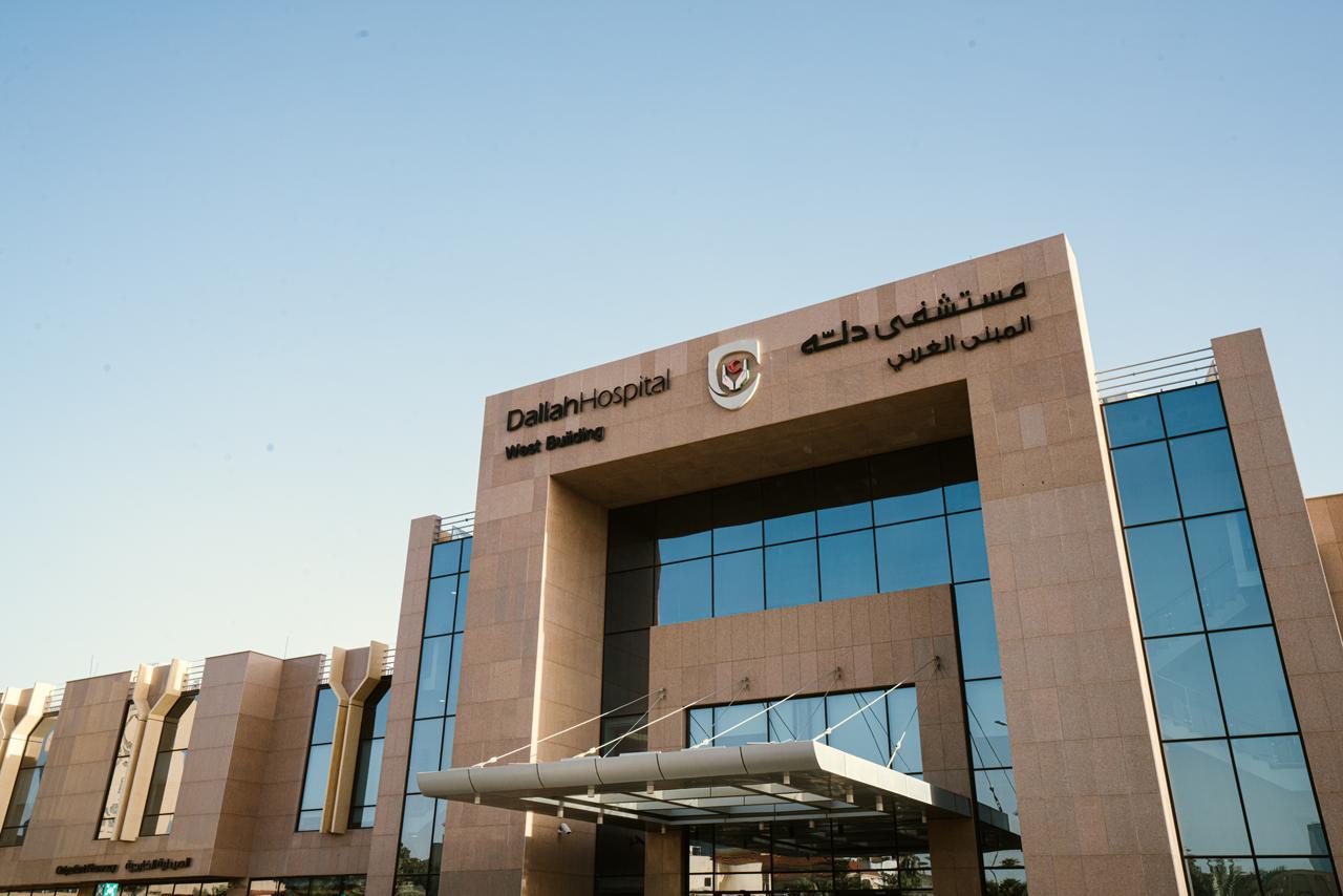 مستشفى دله النخيل ينقذ مريضة من ورم خطير حول الأعصاب والأوعية الدموية بالقفص الصدري
