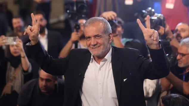 باحث بالشأن الإيراني: «بزشكيان» لن يكبح جماح مليشيات طهران المرتبطة بالحرس الثوري  