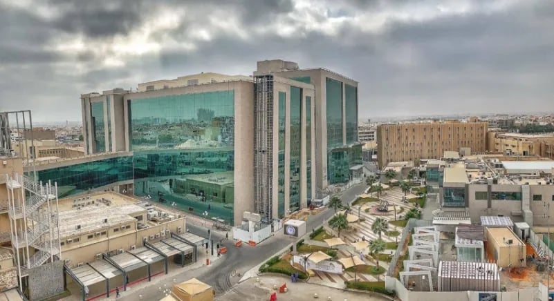  إنجاز جديد لمدينة الملك سعود الطبية.. زراعة جهازين لاسلكي في قلب ثمانيني