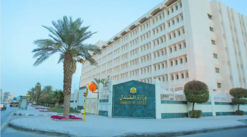 «العدل» تحيل محاميا للتحقيق بعد حديثه عن معلومات مضللة حول منع الوقوف أمام المنازل