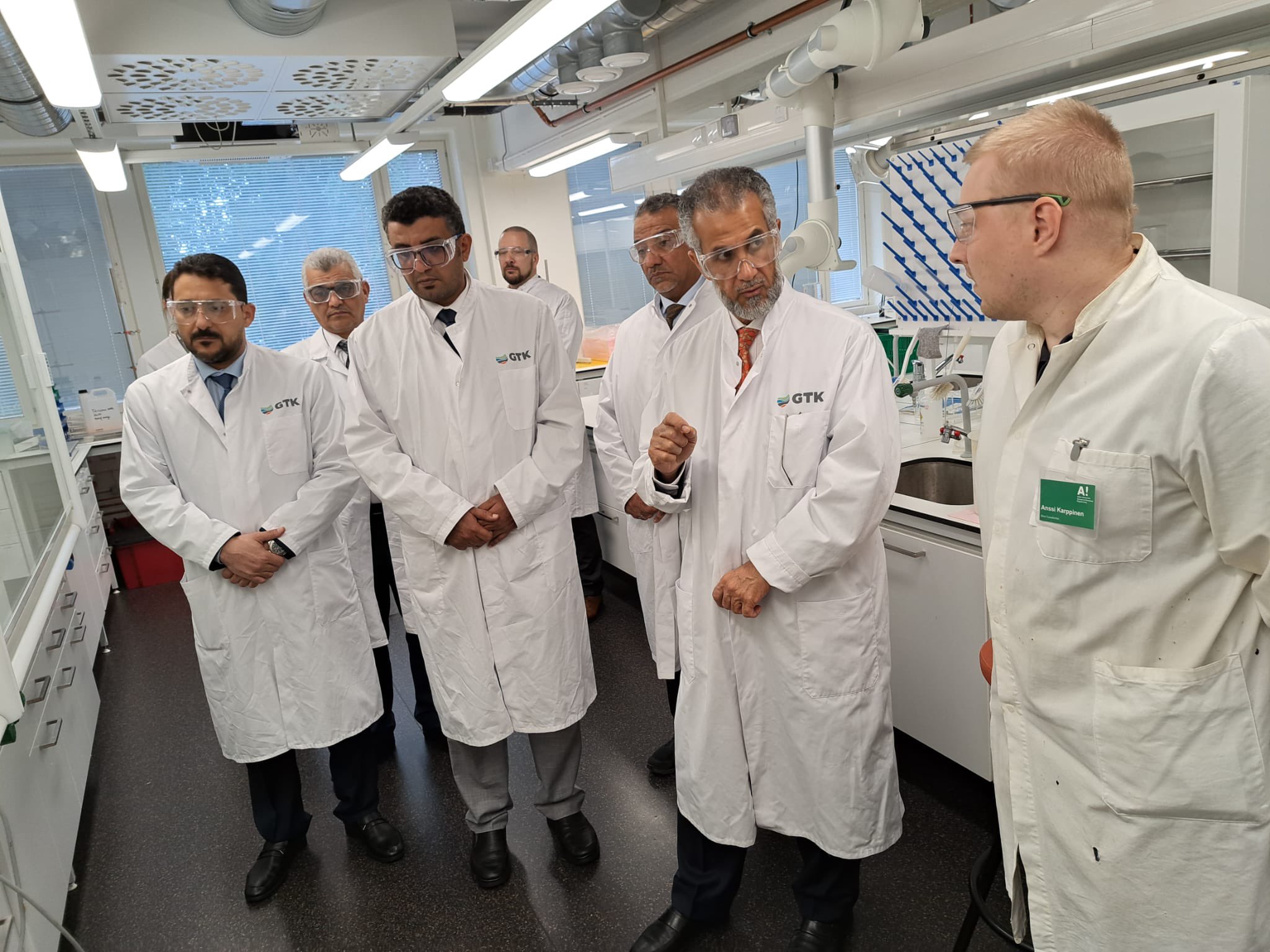 رئيس هيئة المساحة يزور مركز إعادة تدوير النفايات الصلبة الصناعية في جامعة ألتو الفنلندية

