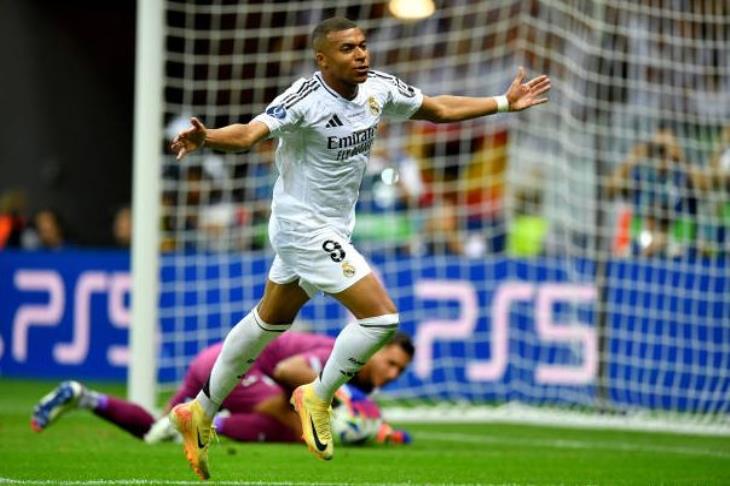 مباراة مبابي الأولى.. ريال مدريد يتوج بـ كأس السوبر الأوروبي
