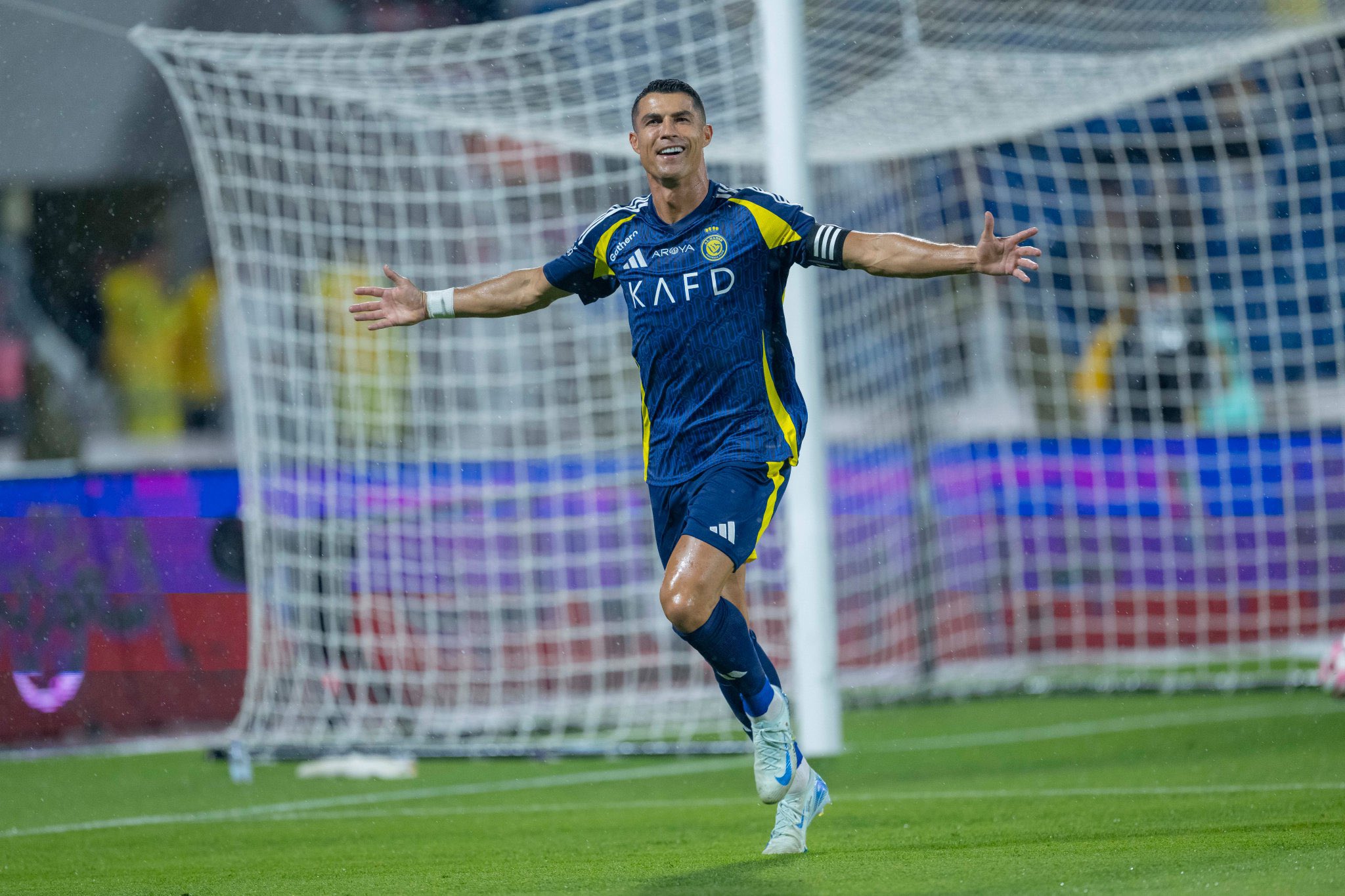 النصر يتخطى التعاون بثنائية ويلاقي الهلال في نهائي السوبر 