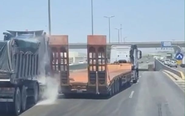 مرور المنطقة الشرقية يضبط باكستانيين ظهرا في محتوى مرئي يقودان شاحنتيهما بتهور بالدمام