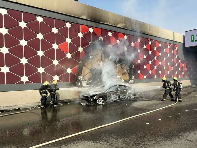 الدفاع المدني بالرياض يخمد حريقًا في مركبة