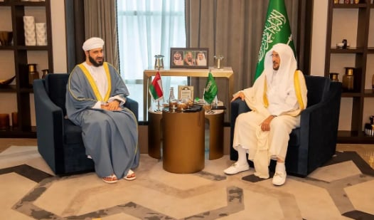 وزير الشؤون الإسلامية يلتقي وزير الأوقاف العماني على هامش مؤتمر الأوقاف التاسع 