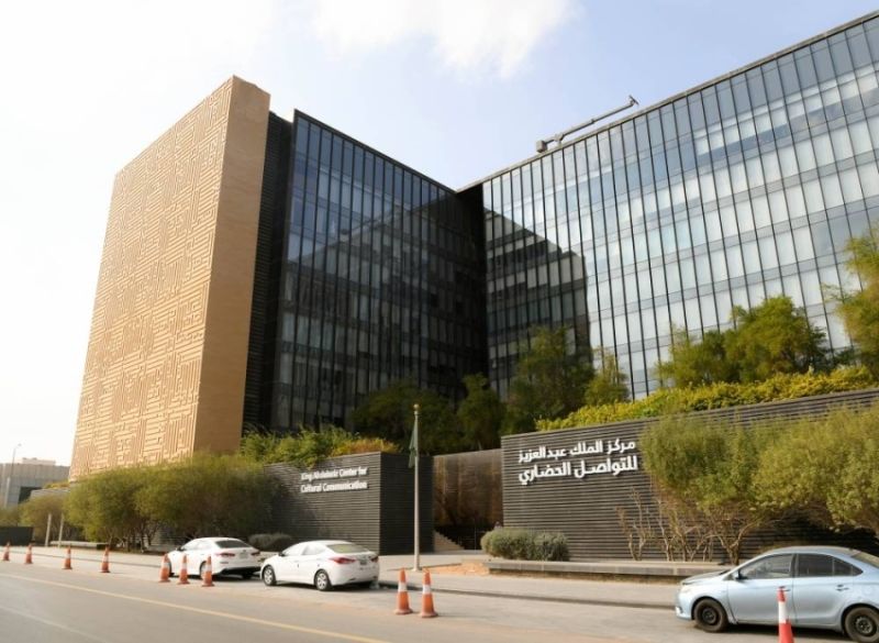 اثنينية التواصل الحضاري تستعرض أهمية تعزيز النزاهة ومكافحة الفساد لتقوية النسيج المجتمعي