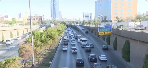 بالفيديو.. انتظام الحركة المرورية على طريق الملك فهد بالرياض