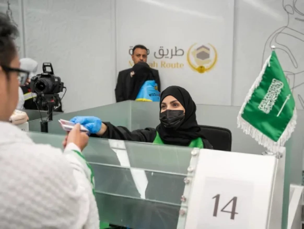 «الجوازات» تواصل جهودها في خدمة ضيوف الرحمن القادمين لأداء العمرة