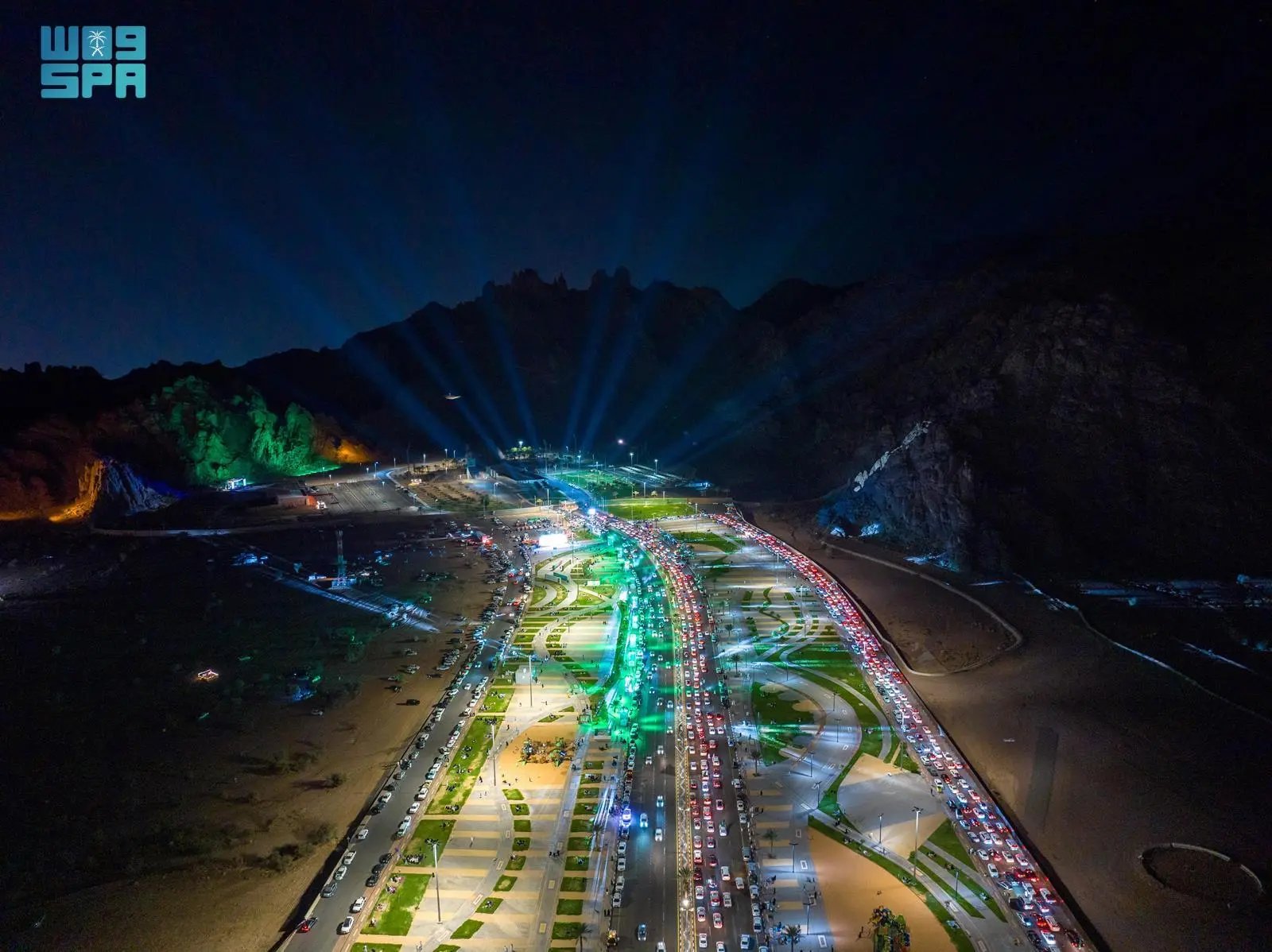 عروض الضوء على الجبال
