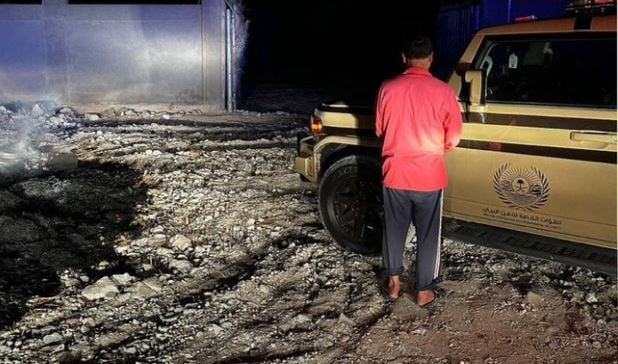 ضبط مقيم مخالف لتلويثه البيئة بحرق مخلفات زراعية في المنطقة الشرقية