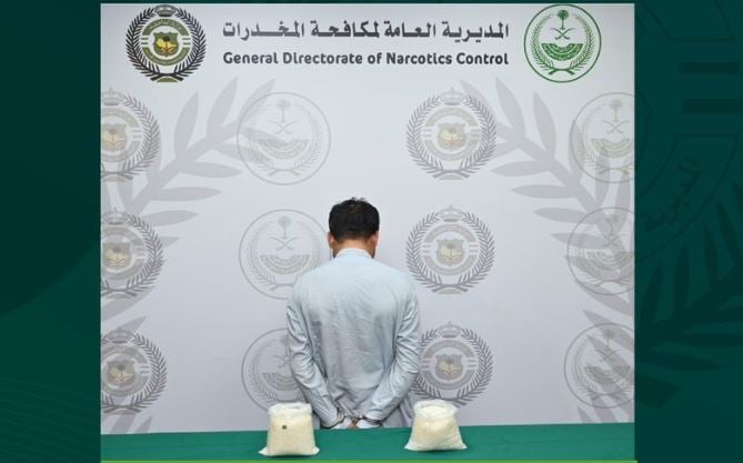القبض على مقيم بمحافظة جدة لترويجه 2.2 كيلوجرام من مادة (الشبو) المخدر
