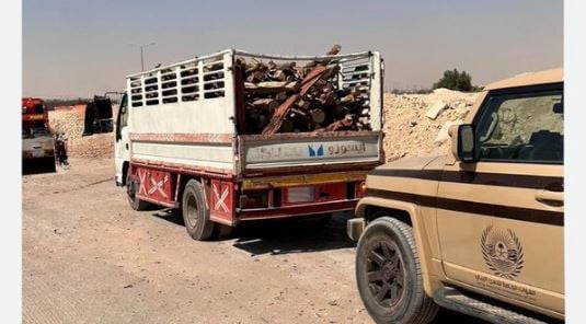 «الأمن البيئي» تضبط مقيمًا مخالفًا لنظام البيئة لنقله حطبًا محليًا في منطقة الرياض