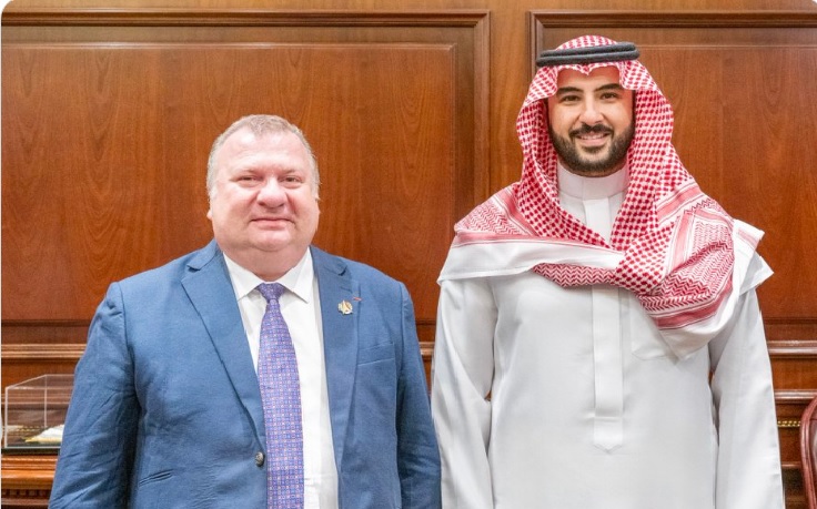 وزير الدفاع يبحث التعاون في الصناعات العسكرية مع المفوض العام للتسليح الفرنسي