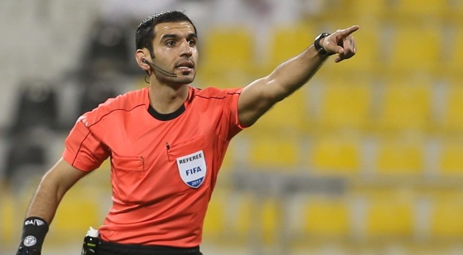 صافرة قطرية تدير مباراة السعودية والبحرين في تصفيات كأس العالم 