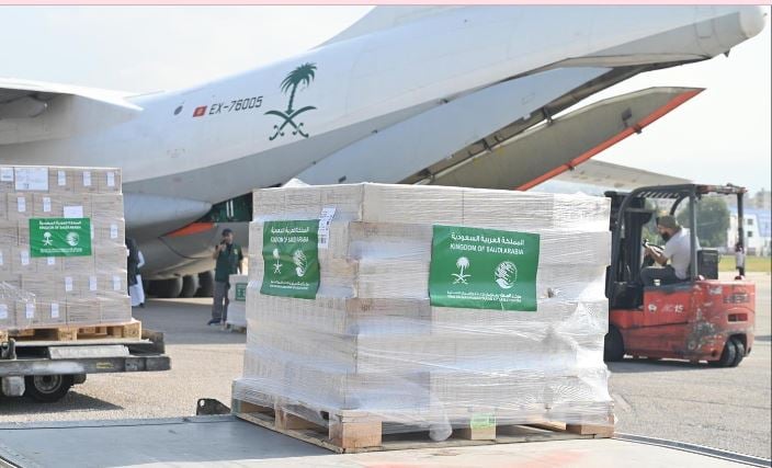 وصول الطائرة الإغاثية السعودية الرابعة إلى بيروت لمساعدة المتضررين من الشعب اللبناني