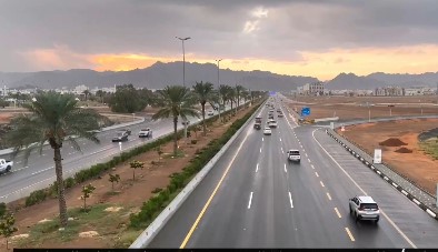 «الأرصاد» عن طقس الأحد: أمطار رعدية ورياح نشطة على عدة مناطق