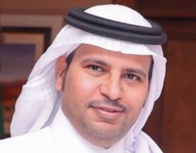 كاتب: مخالفات خطيرة تصل إلى النصب ترتكبه العمالة الحرة بقطاع التزيين