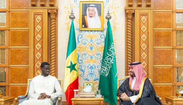 ولي العهد يلتقي رئيس جمهورية السنغال