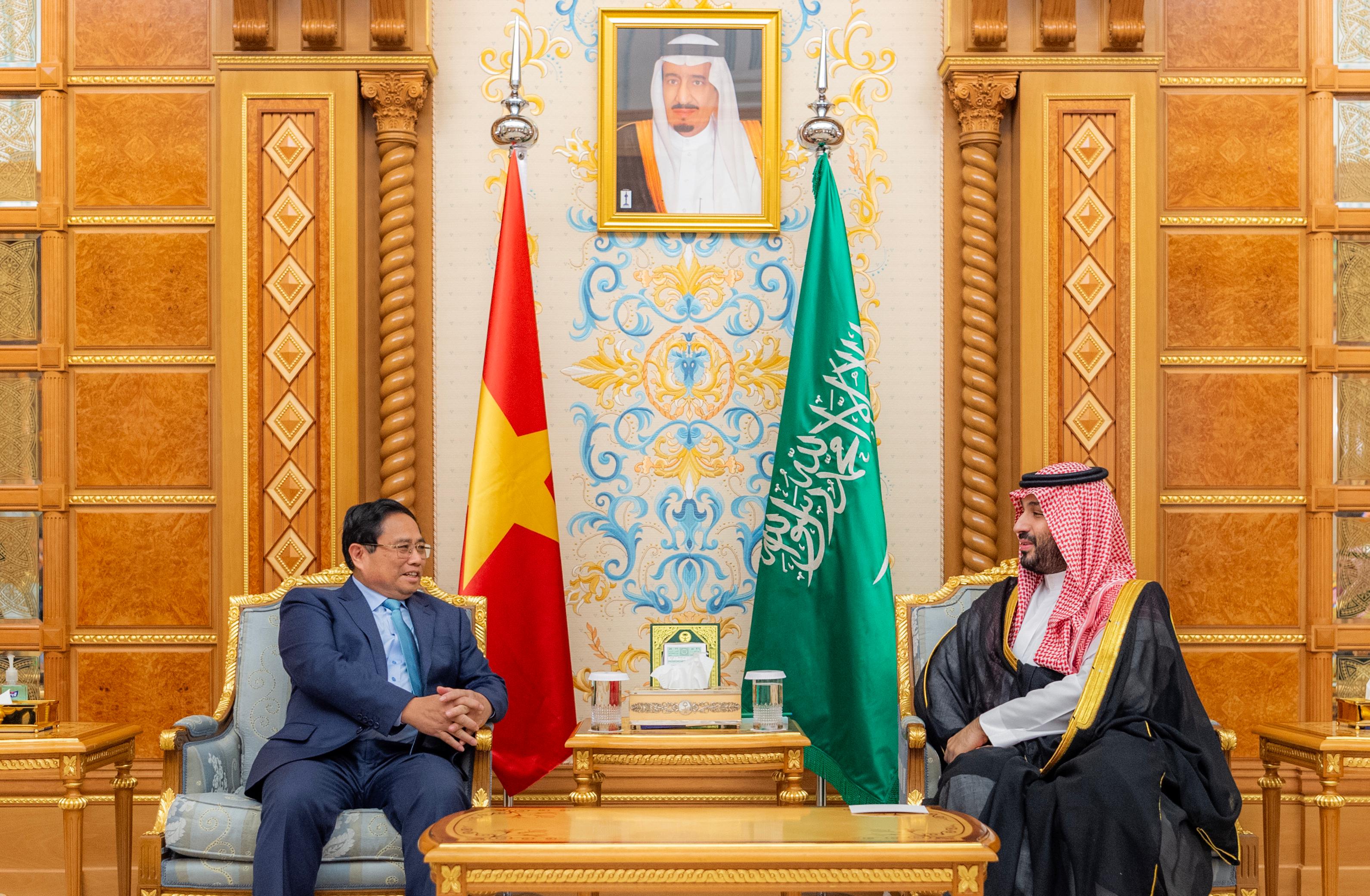 ولي العهد يلتقي رئيس وزراء فيتنام
