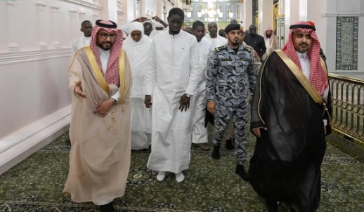  رئيس السنغال يزور المسجد النبوي