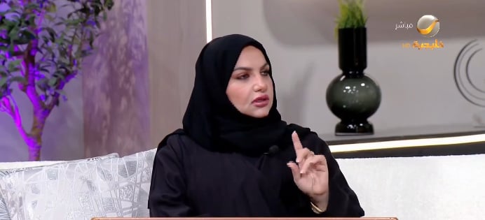 استشارية: الهاتف يُرهق العين حال استخدامه لساعات طويلة ويسبب جفافها  