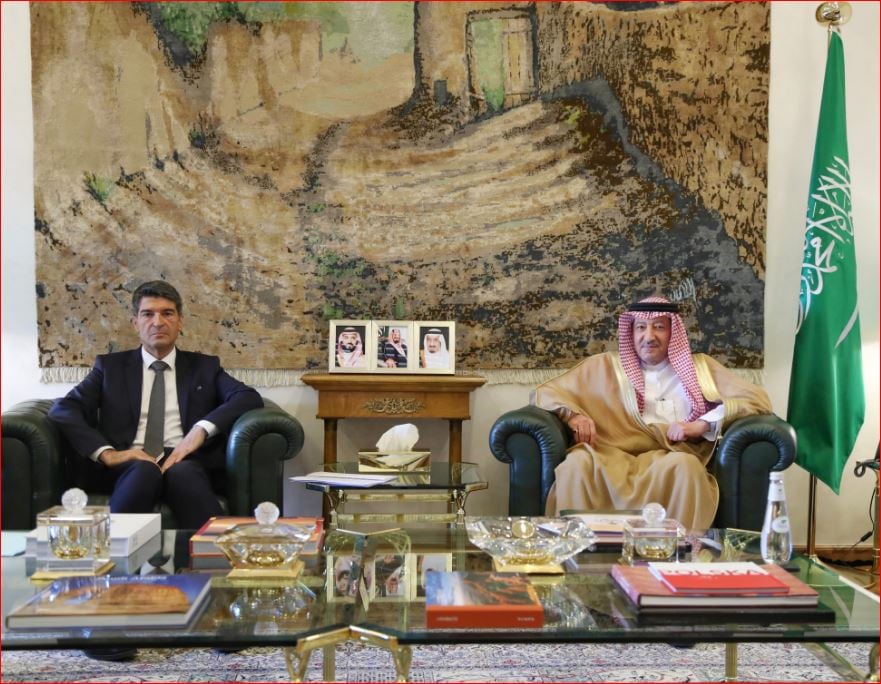 نائب وزير الخارجية وسفير فرنسا لدى المملكة  يستعرضان العلاقات الثنائية وسبل تطويرها
