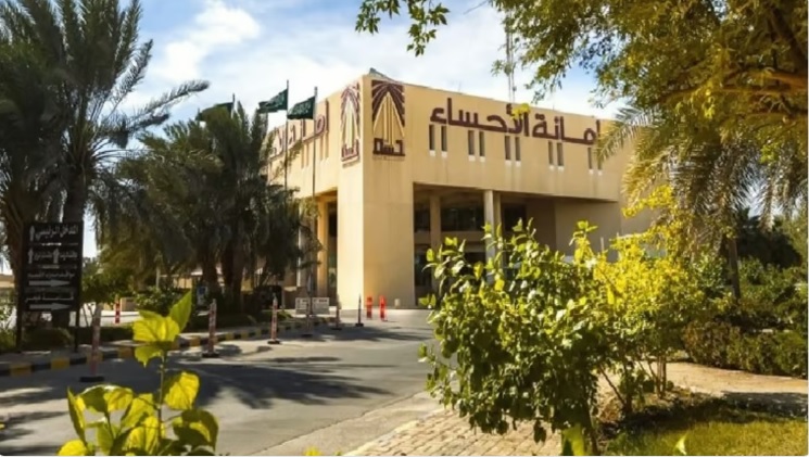  أمانة الاحساء تُطلق مشروع "تشغيل نظام النقل والسلامة المرورية في الطرق"