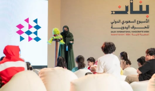 جناح الحرفي الصغير بمعرض "بَنان".. تجربة ترفيهية وتعليمية تجذب الأسر والأطفال