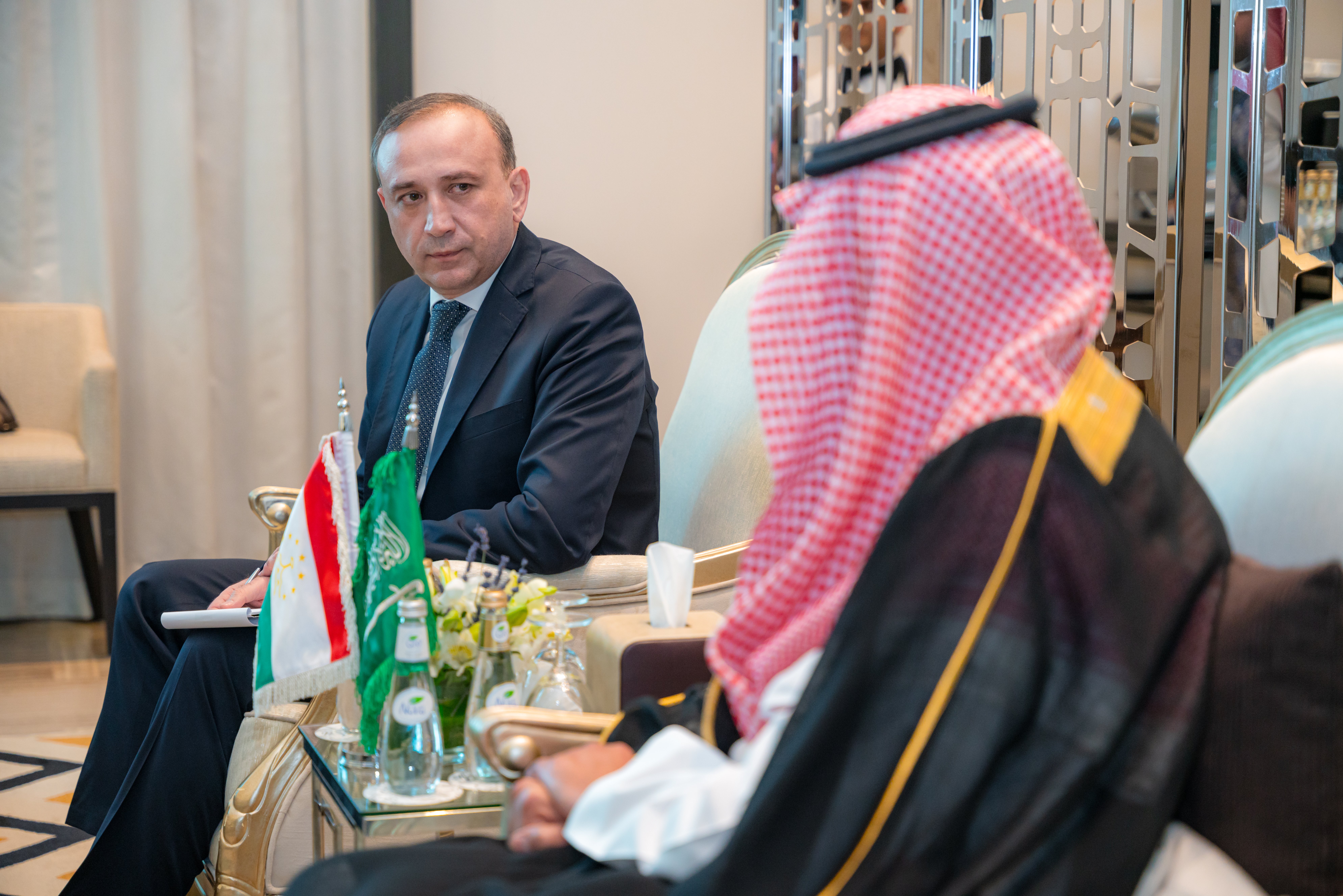 خلال الاجتماع