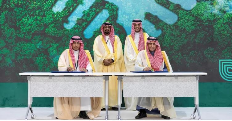 لتعزيز الغطاء النباتي وحماية البيئة.. محمية «عبدالعزيز الملكية» و«السعودية للكهرباء» توقعان مذكرة تفاهم 