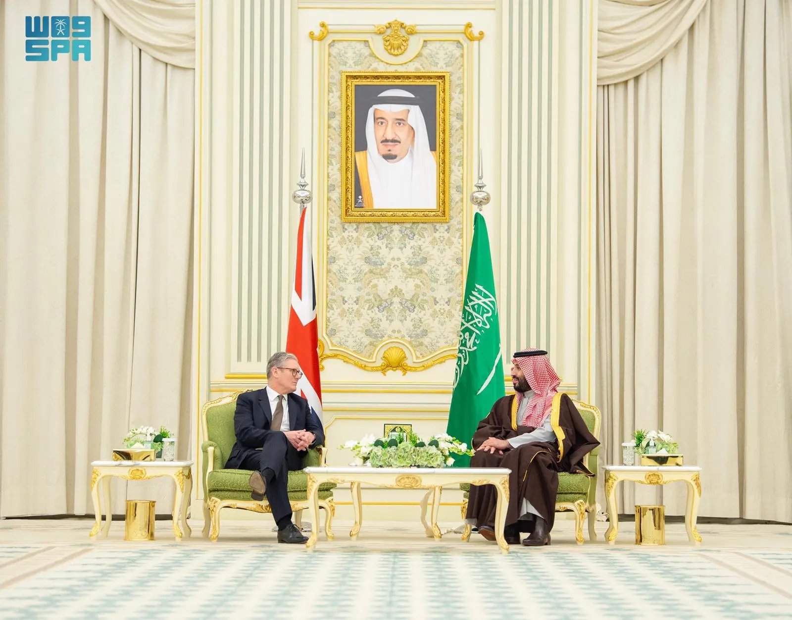 ولي العهد يبحث تعزيز التعاون وفرص الاستثمار المتبادل مع رئيس الوزراء البريطاني