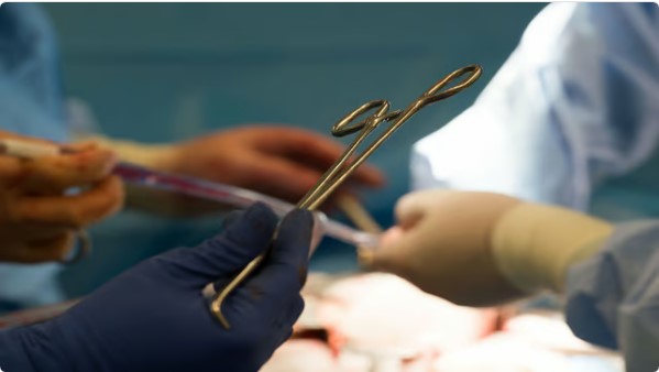 استشاري: المملكة متقدمة في «زراعة الأعضاء طفيفة التوغل» باستخدام الروبوت الجراحي