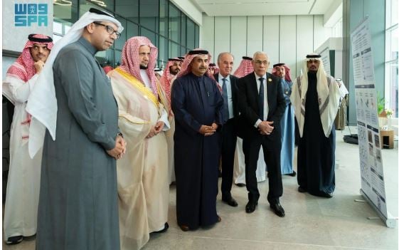 النواب العرب يطلعون على مشاريع طلاب وطالبات جامعة تبوك
