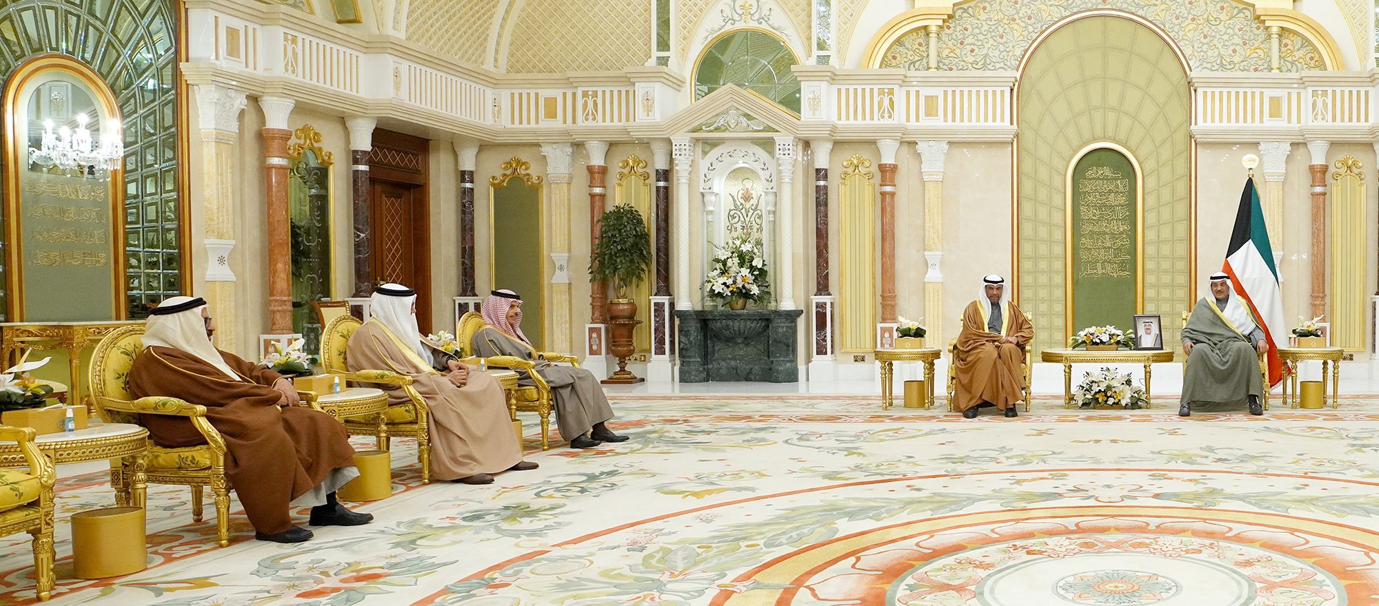 ولي عهد الكويت يستقبل وزير الخارجية الأمير فيصل بن فرحان