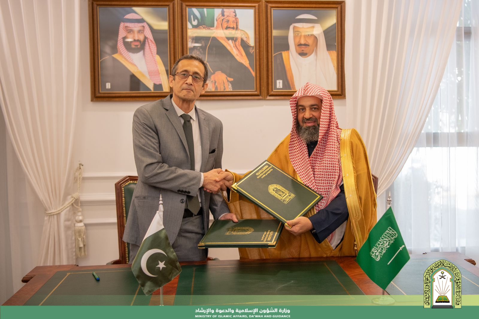 "الشؤون الإسلامية" توقع مذكرة تفاهم مع باكستان  لتعزيز التعاون في مجالات الدعوة

