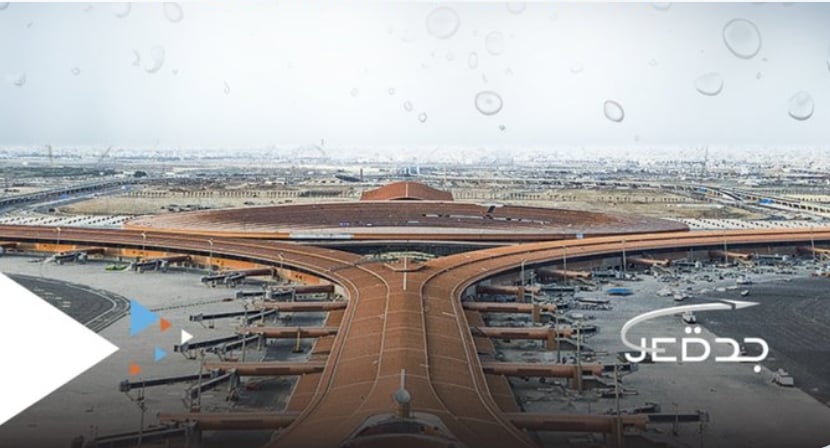 مطار الملك عبدالعزيز يدعو المسافرين للتواصل مع شركات الطيران بسبب الحالة المطرية