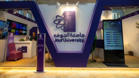 جناح جامعة الجوف بمهرجان الزيتون يقدم فحوصات طبية مجانية للزائرين