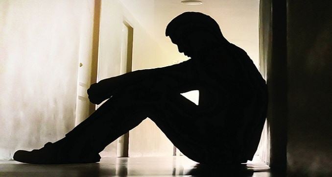 بالفيديو.. مختص: «الرهاب الاجتماعي» يؤدي للاكتئاب وقد يصل إلى ميول انتحارية