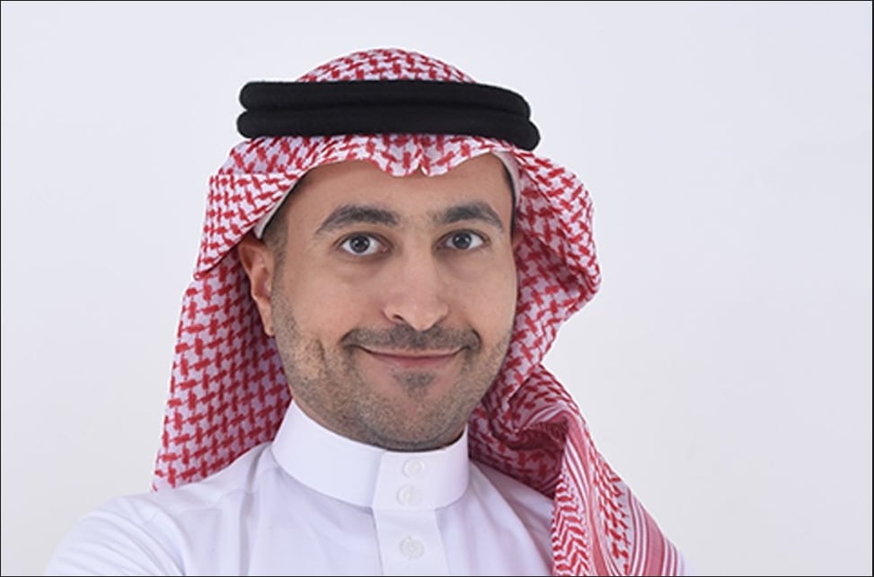 استشاري جراحة تجميل يحذر من معايير الجمال التي تفرضها وسائل التواصل