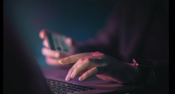 «تنطيم الإعلام» تحذر من الاحتيال المالي عبر الأساليب المتّبعة لسرقة أموال