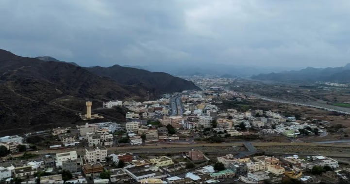 الأمطار تنعش تهامة الباحة وتستقبل زوّار الشتاء بدفئها الرطب