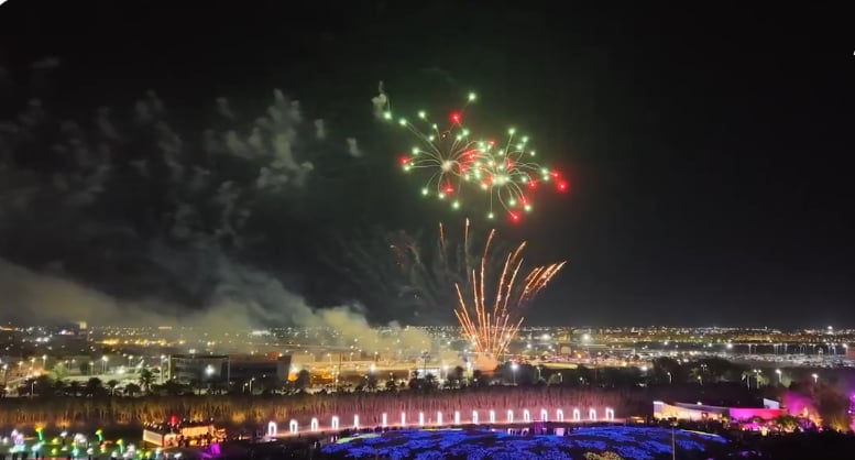 الهيئة الملكية بينبع تطلق عروض الألعاب النارية بمهرجان الزهور بينبع